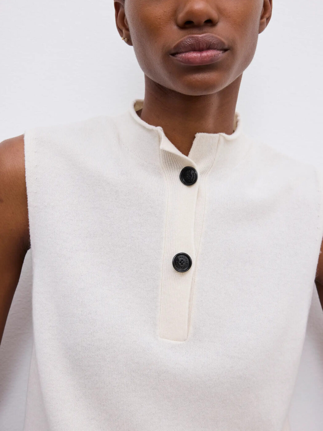 2379_b6e1f19a99-dagmar_ss26_261f127_sleeveless-knit-top_001-white_05-original