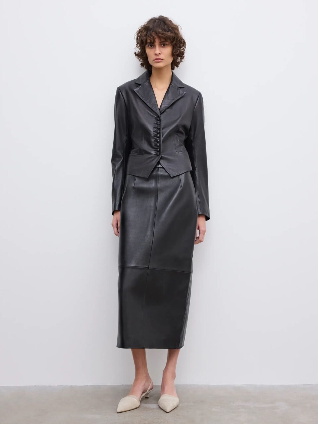 2389_2575e09469-dagmar_ss26_261f200_tailored-blazer_999-black_01-original