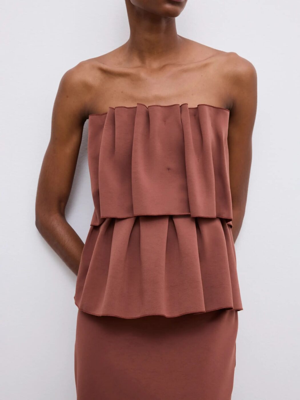 2468_b42d7a89a7-dagmar_ss26_261f720_sculpted-midi-dress_775-mahogny-red_04-original