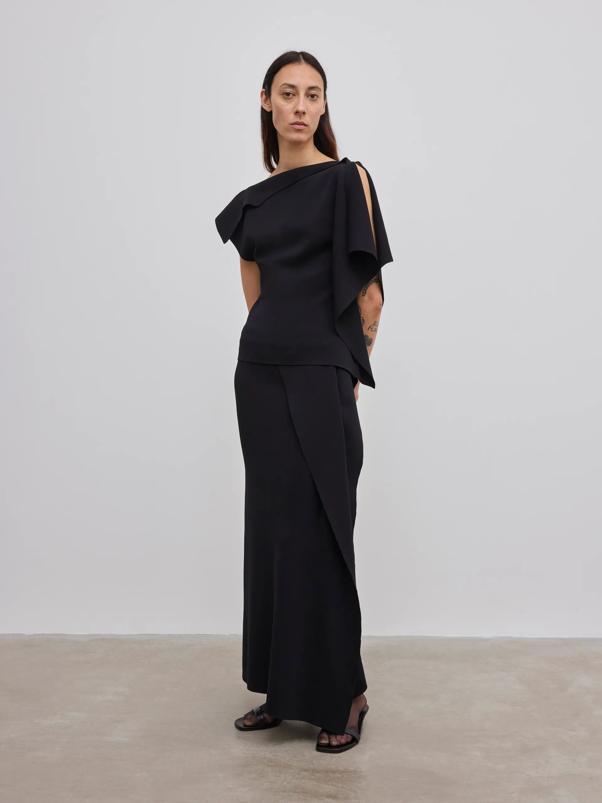2577_d8d8b1d548-dagmar__aw26_264f109_draped-knit-top_999-black_01-original