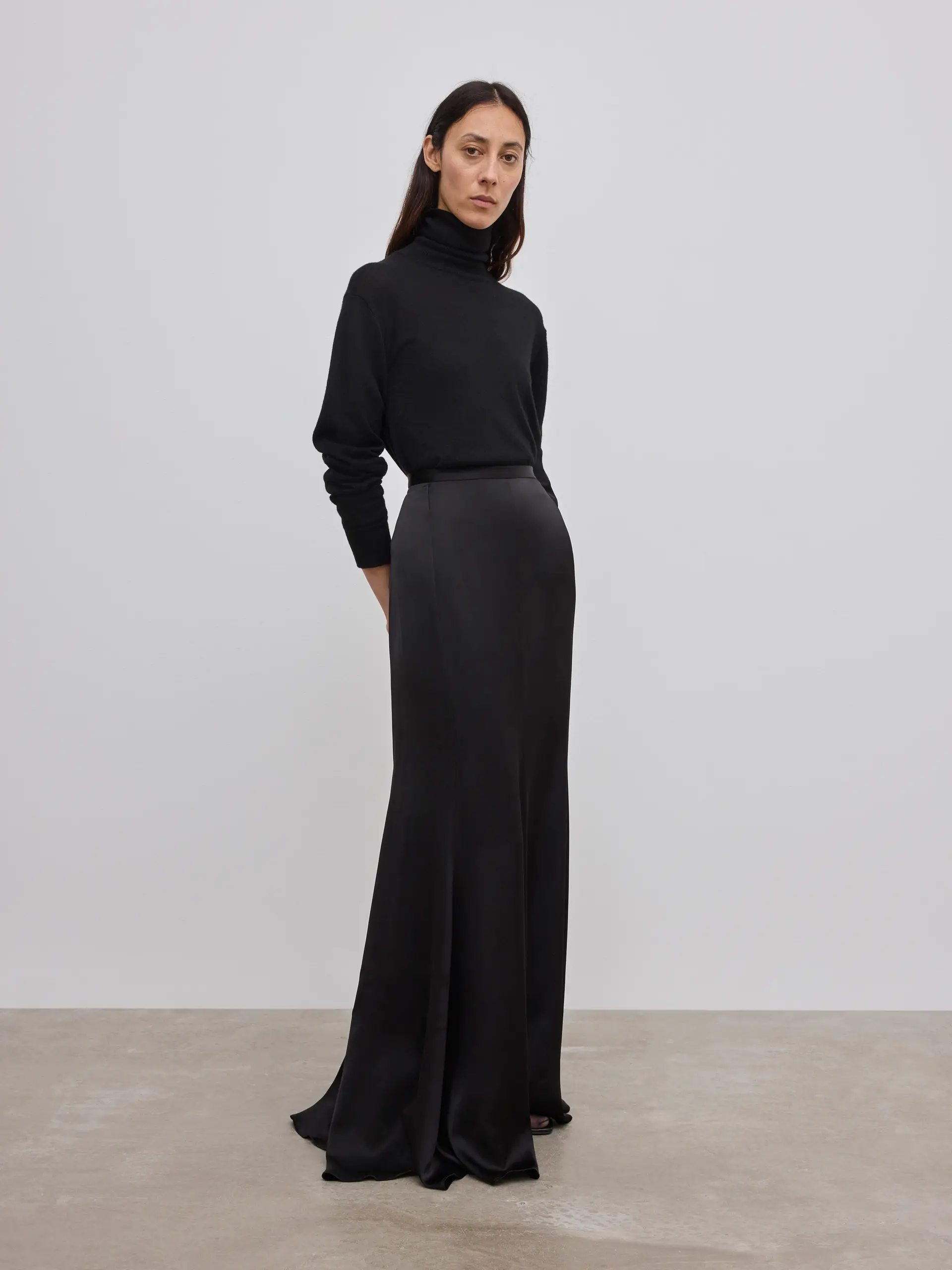 2830_cf4c75bead-dagmar__aw26_264f001_satin-maxi-skirt_999-black_01-original
